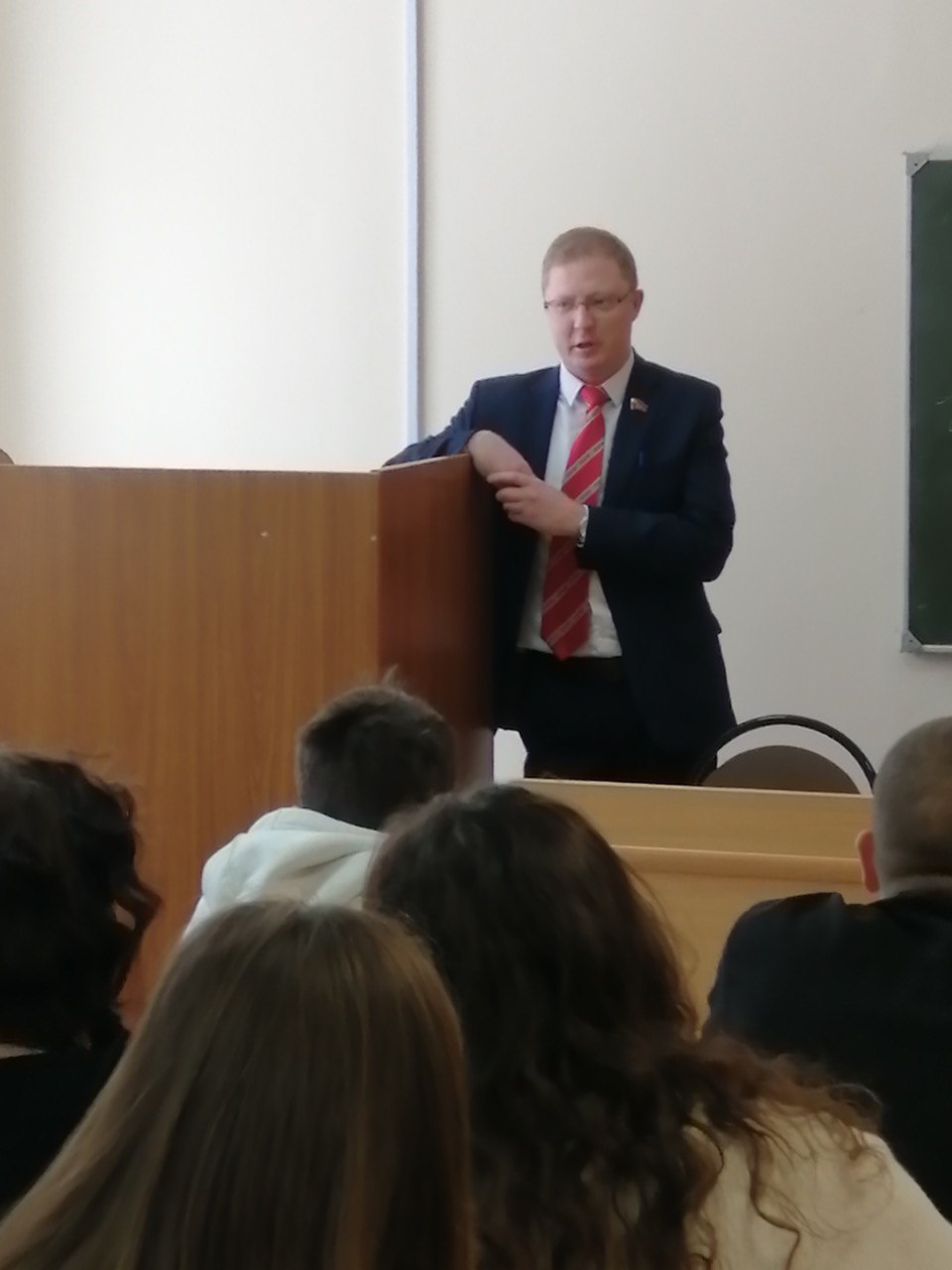 20 февраля перед студентами групп 20ИПО1 и 20ИПО2 (куратор - Н.В. Семина) выступил заместитель председателя Законодательного Собрания Пензенской области, первый секретарь обкома КПРФ Дмитрий Олегович Филяев